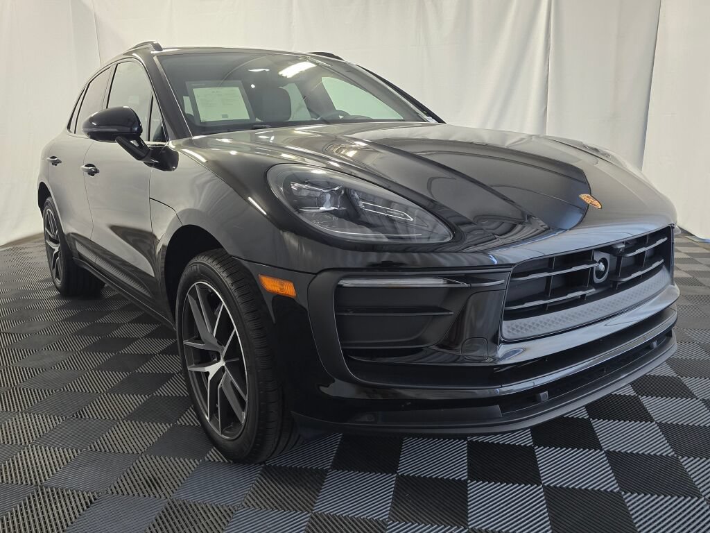 Certified 2026 Porsche Macan AWD/4WD image 9