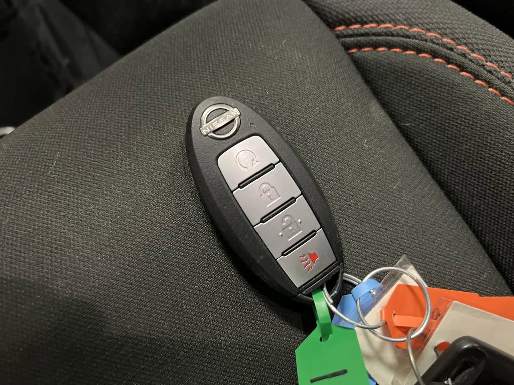 Used 2023 Nissan Frontier PRO-4X image 28