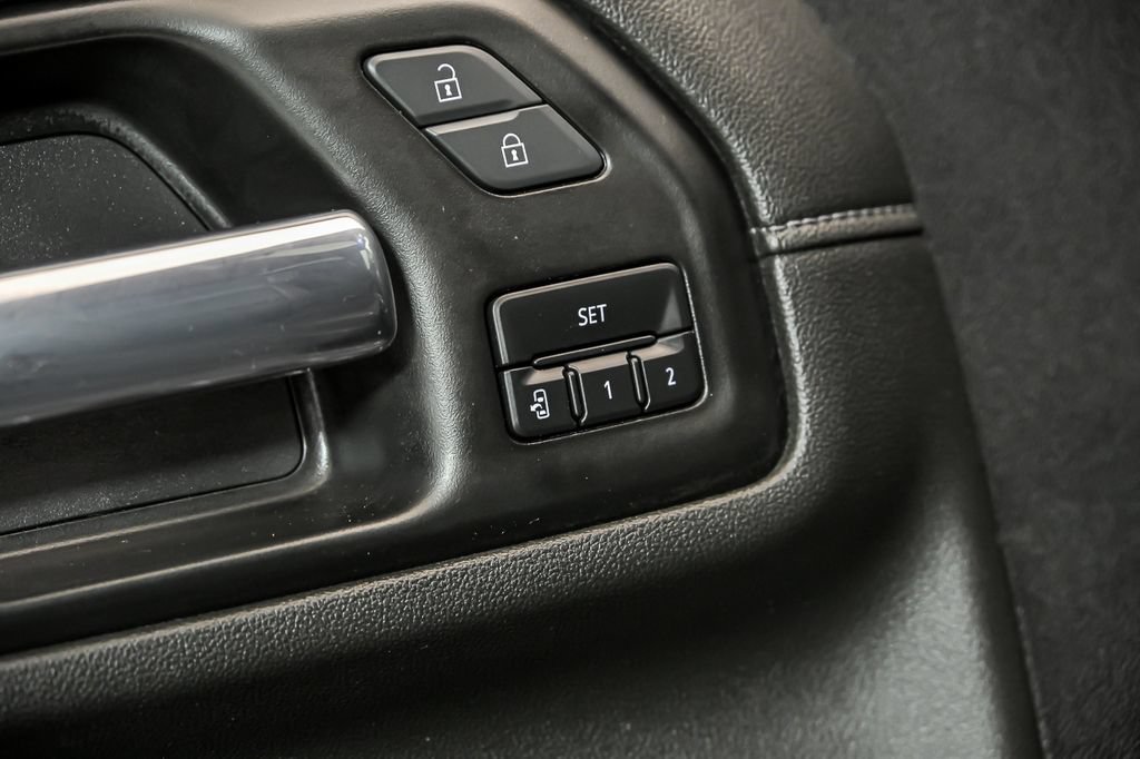 Used 2022 GMC Sierra 3500 Denali AWD/4WD image 10