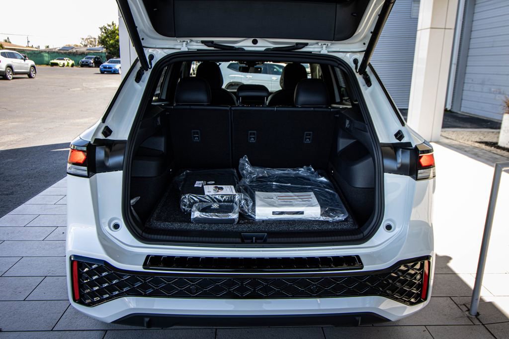 New 2026 Volkswagen Tiguan SE R-Line FWD image 22