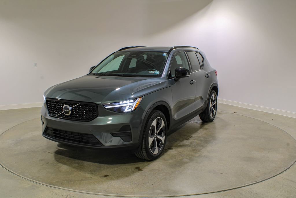 Used 2026 Volvo XC40 B5 Core w/ Climate Package