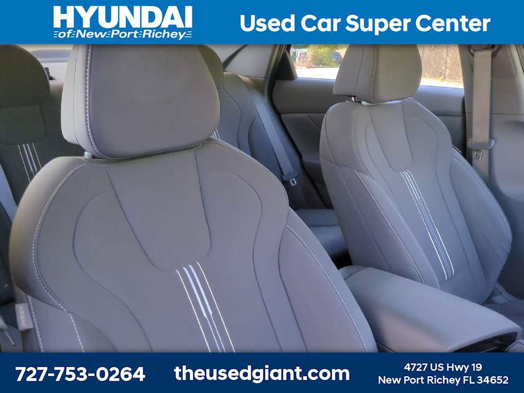 Used 2023 Hyundai Elantra SEL w/ Convenience Package FWD image 6