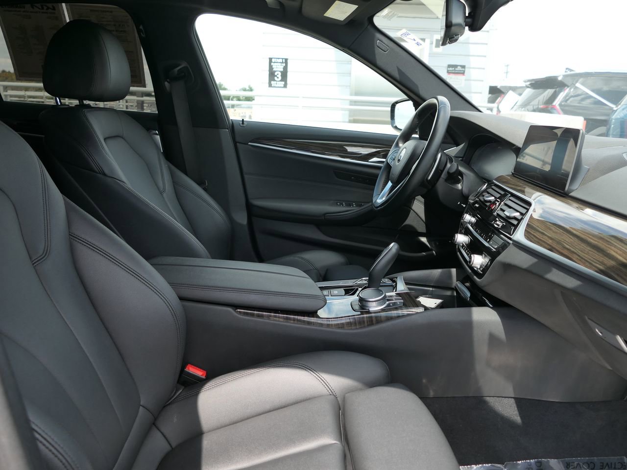 Used 2020 BMW 530e w/ Convenience Package image 30