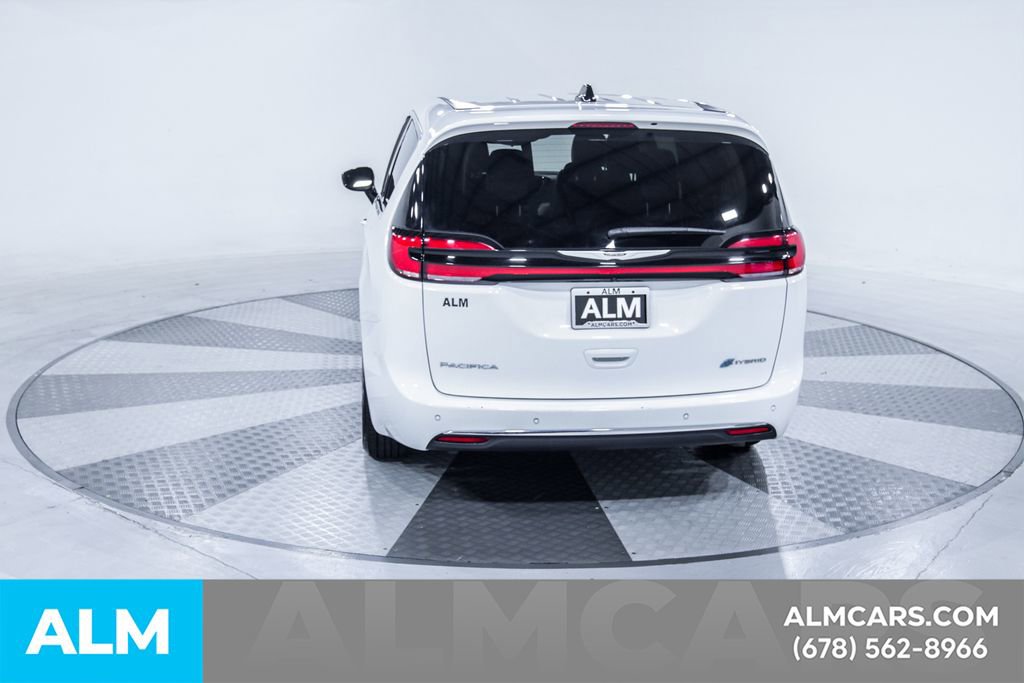 Used 2024 Chrysler Pacifica Select image 8