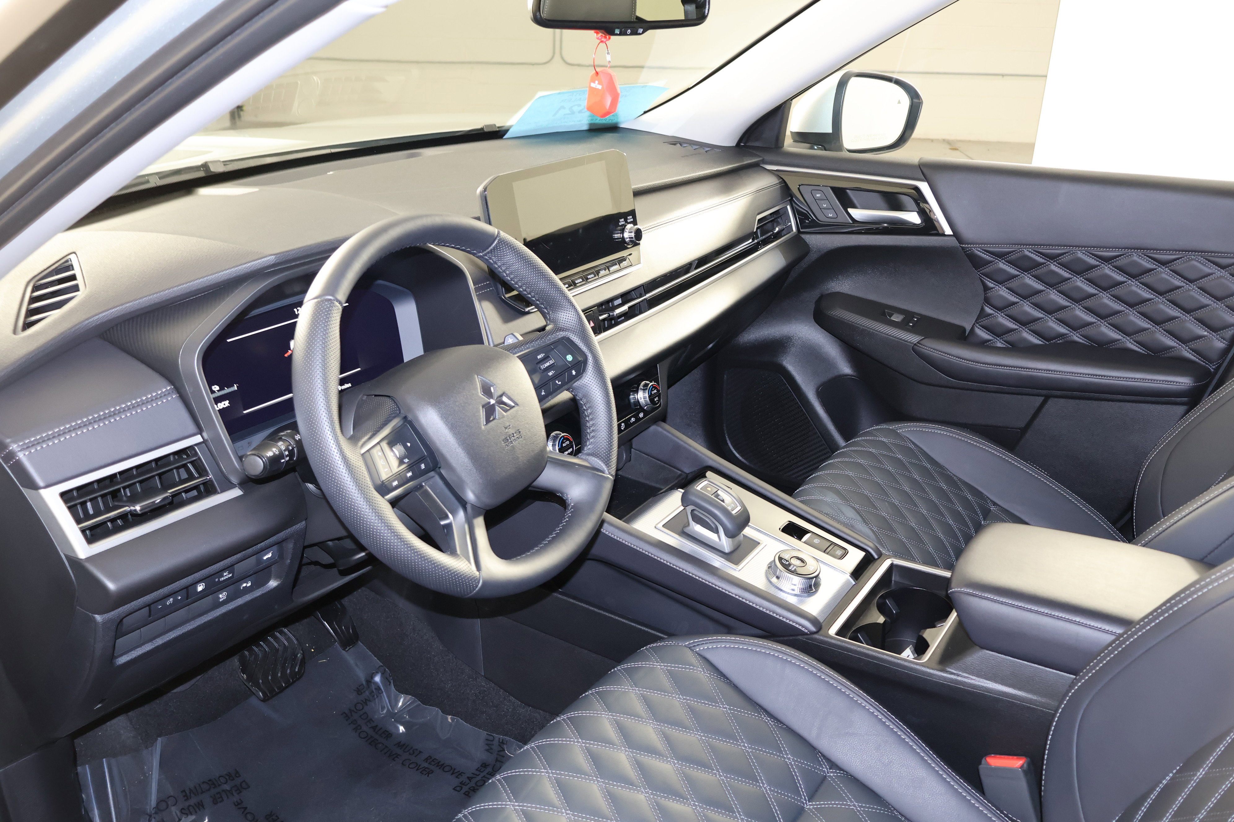 Used 2024 Mitsubishi Outlander SEL image 2