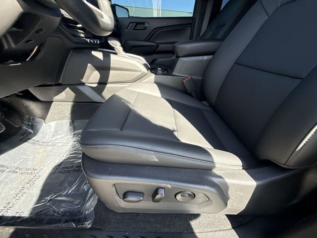 Used 2025 Chevrolet Colorado Trail Boss image 12