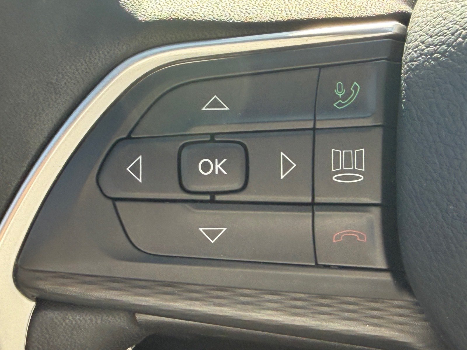 Used 2023 Jeep Grand Cherokee L Laredo RWD image 34