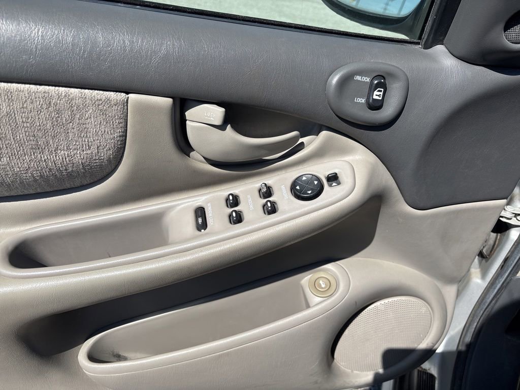 Used 2003 Oldsmobile Alero GL FWD image 25