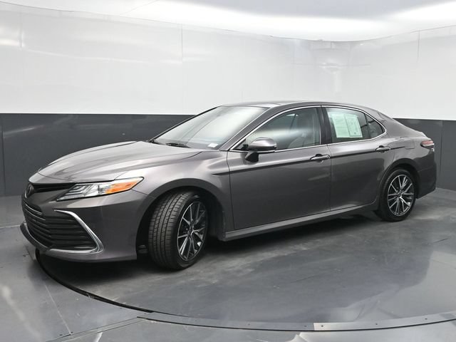 Used 2021 Toyota Camry XLE FWD image 5