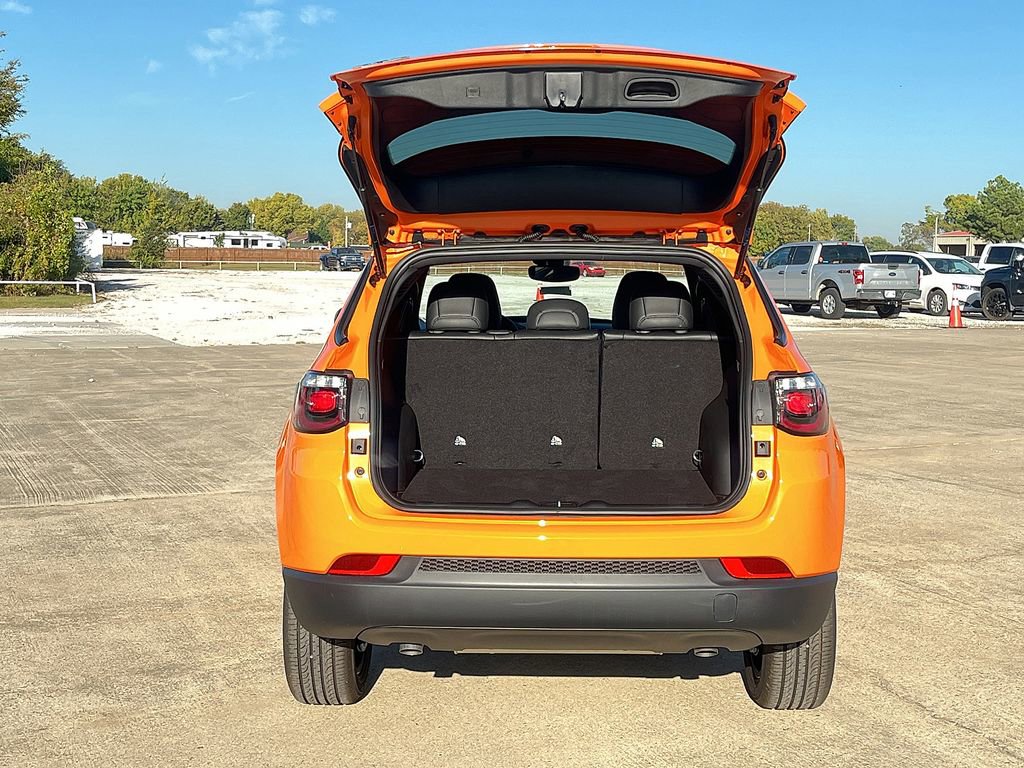 New 2026 Jeep Compass Latitude image 8