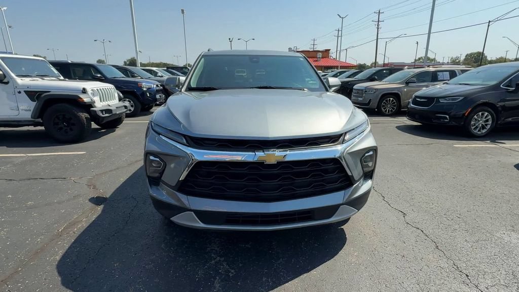 Used 2024 Chevrolet Blazer LT w/ Convenience Package FWD image 3