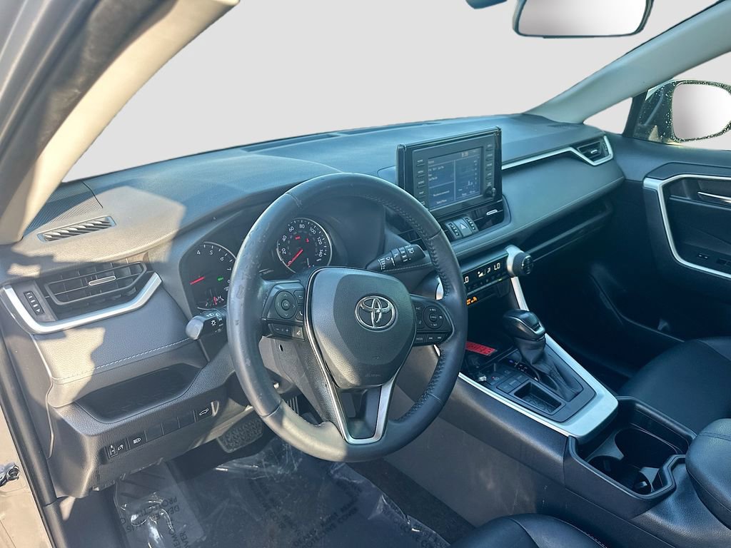 Used 2019 Toyota RAV4 XLE Premium FWD image 9