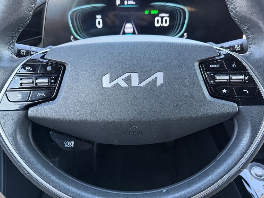 Used 2023 Kia Niro EX image 18