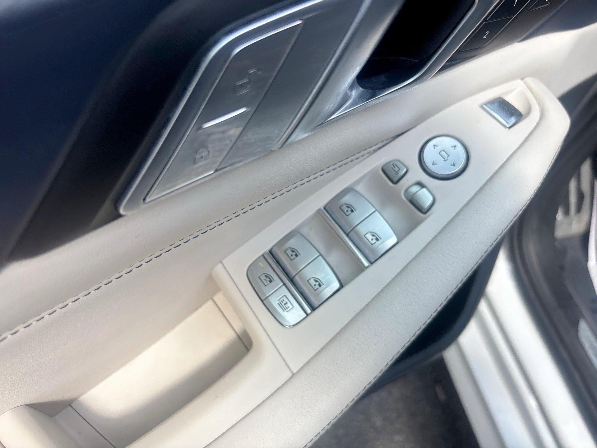 Used 2021 BMW X7 M50i AWD/4WD image 15