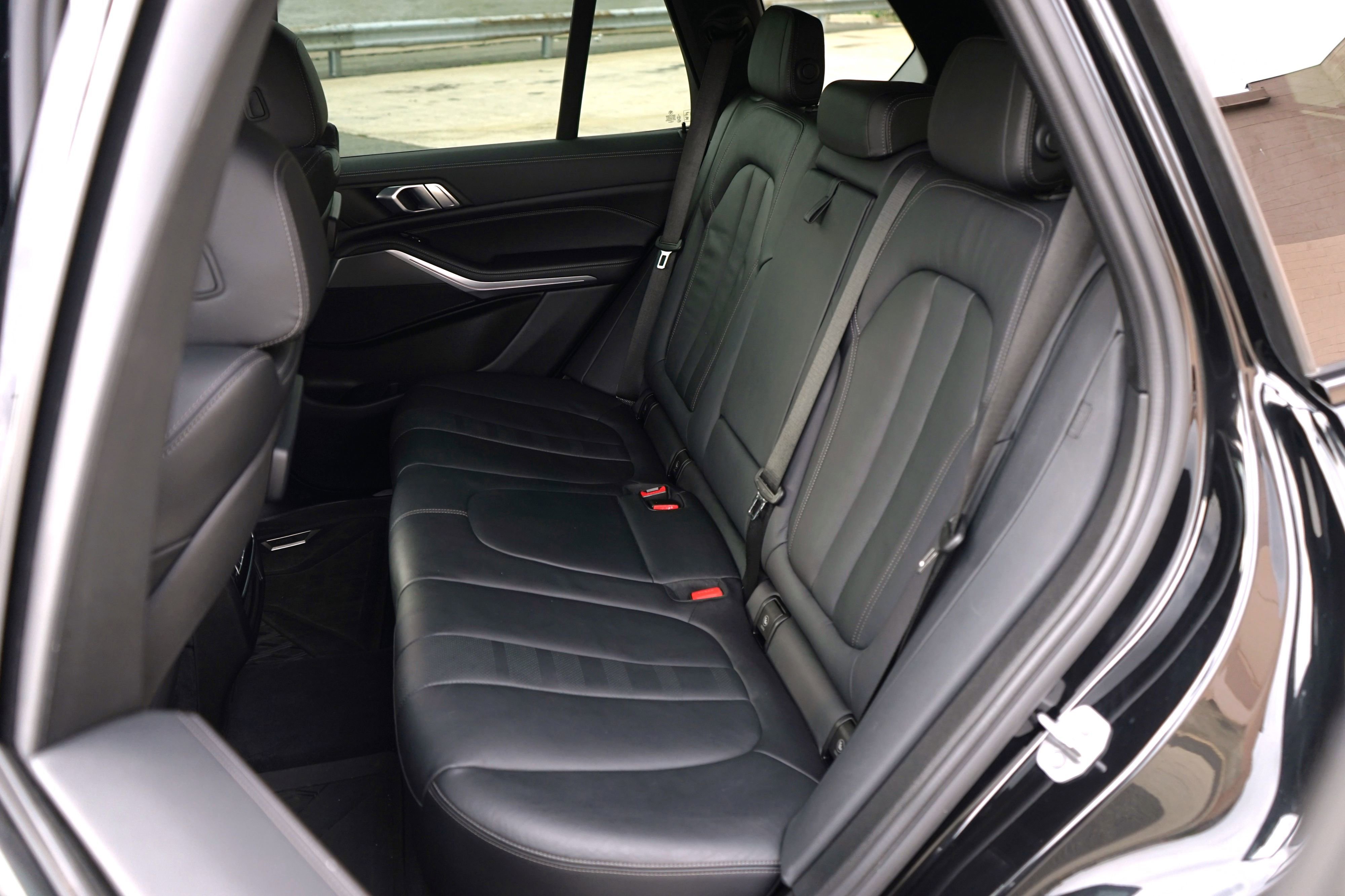 Used 2022 BMW X5 xDrive40i w/ M Sport Package AWD/4WD image 34