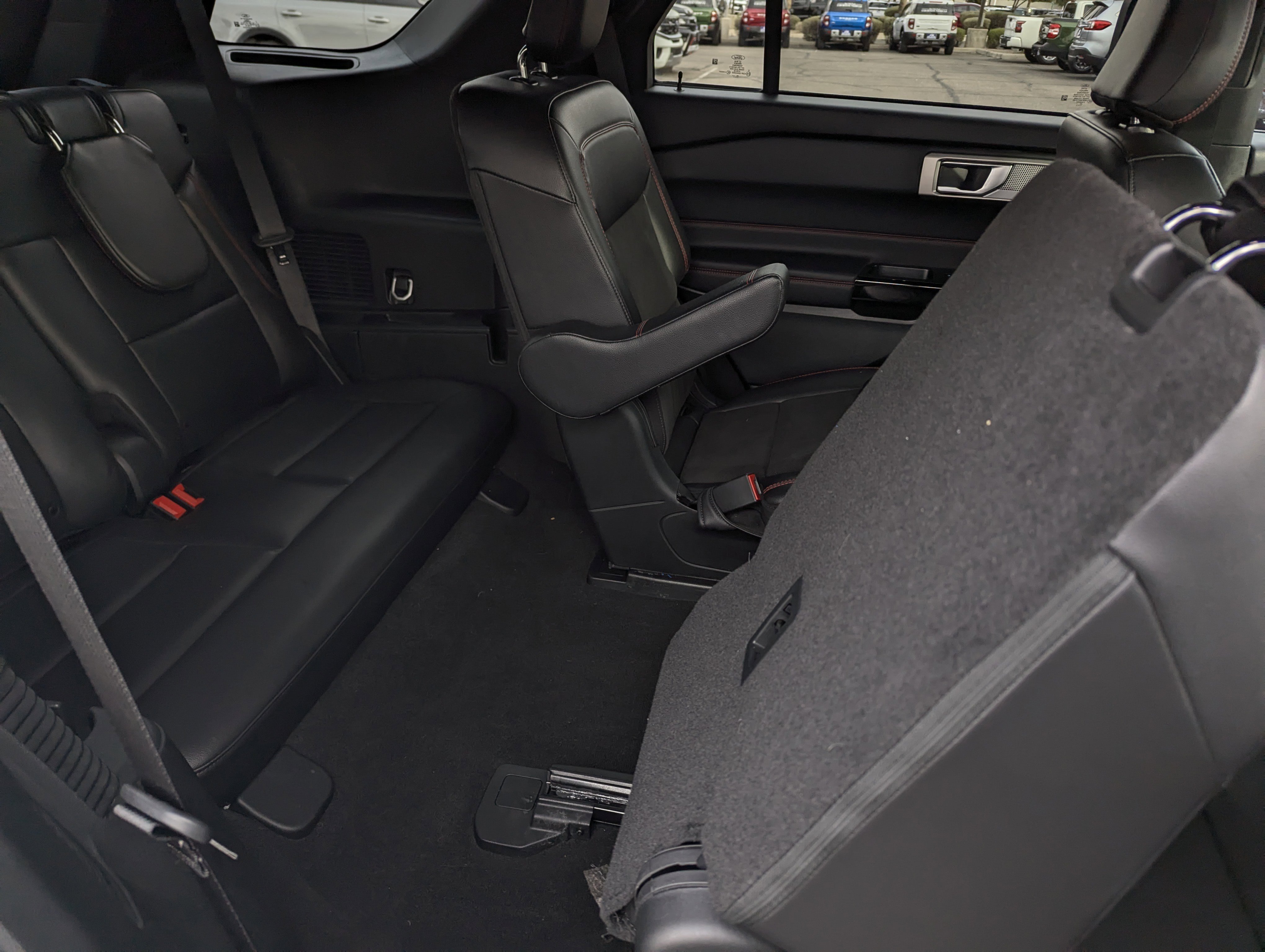 Certified 2024 Ford Explorer ST-Line w/ Class IV Trailer Tow Package image 8