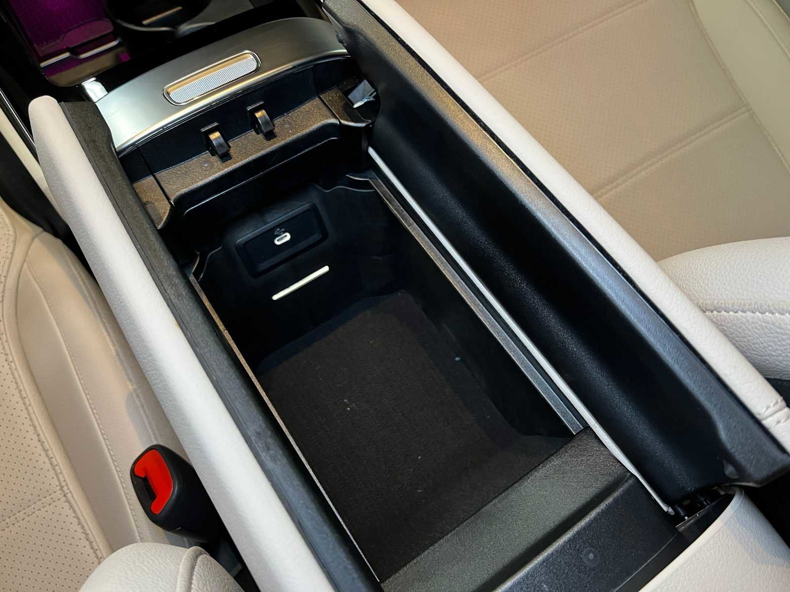 Used 2025 Mercedes-Benz GLC 300 4MATIC image 31