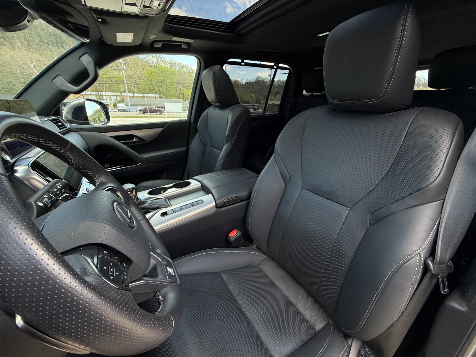 Used 2024 Lexus LX 600 F Sport image 15