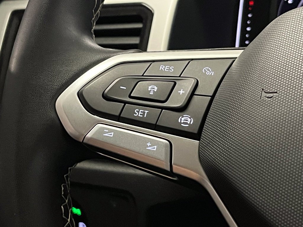 Used 2022 Volkswagen Atlas Cross Sport SE AWD/4WD image 28