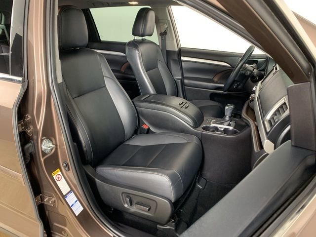 Used 2019 Toyota Highlander XLE w/ Protection Package #3 image 43