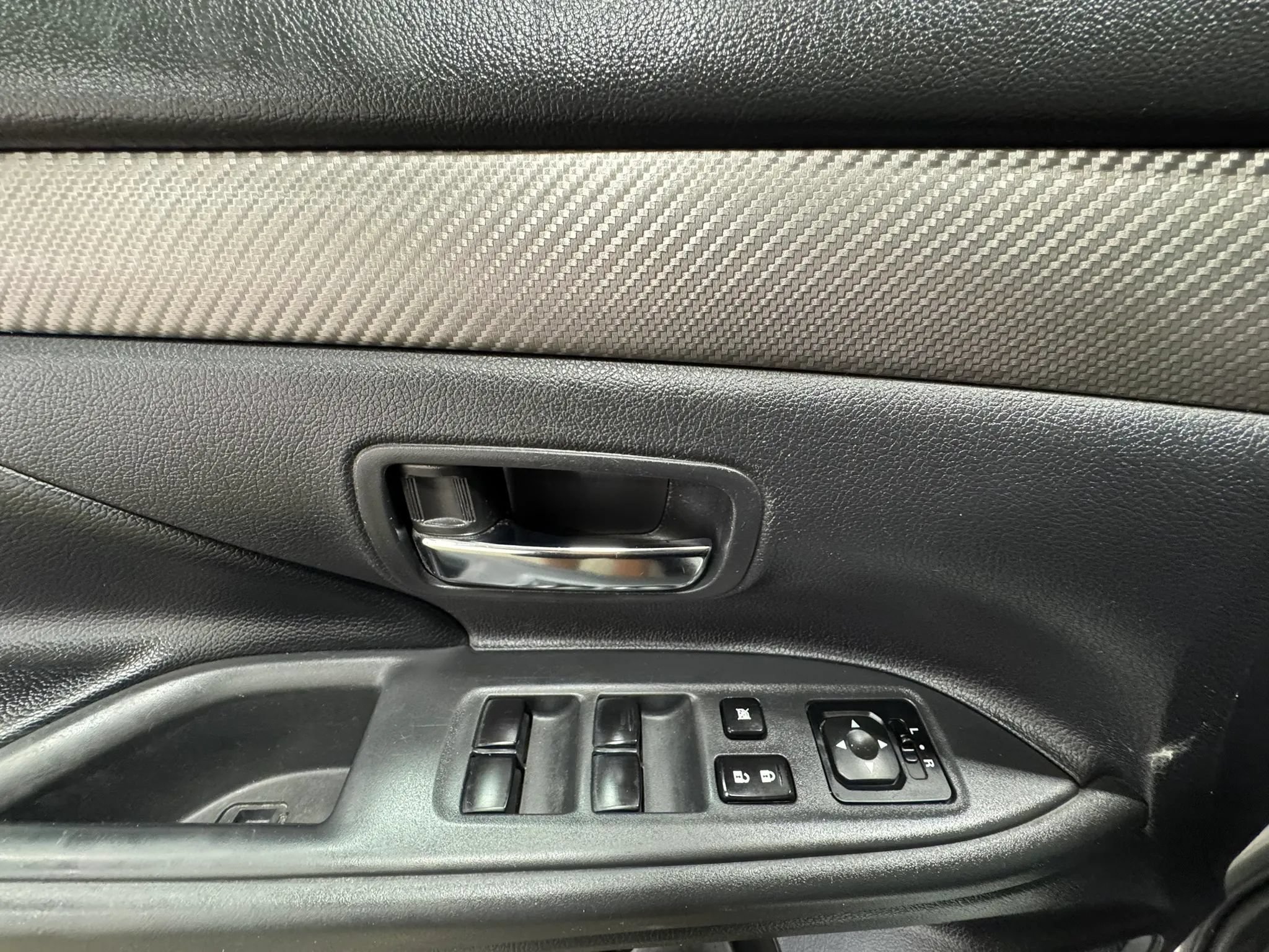 Used 2015 Mitsubishi Outlander SE FWD image 10