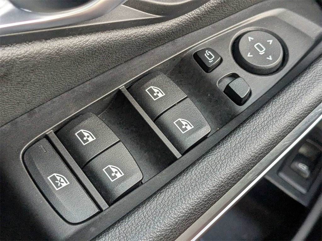 Used 2025 BMW 330i Sedan image 24