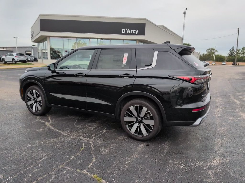 New 2026 Mitsubishi Outlander SE AWD/4WD image 12