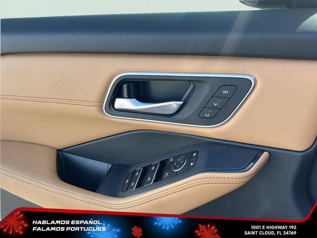 Used 2023 Nissan Rogue Platinum FWD image 13