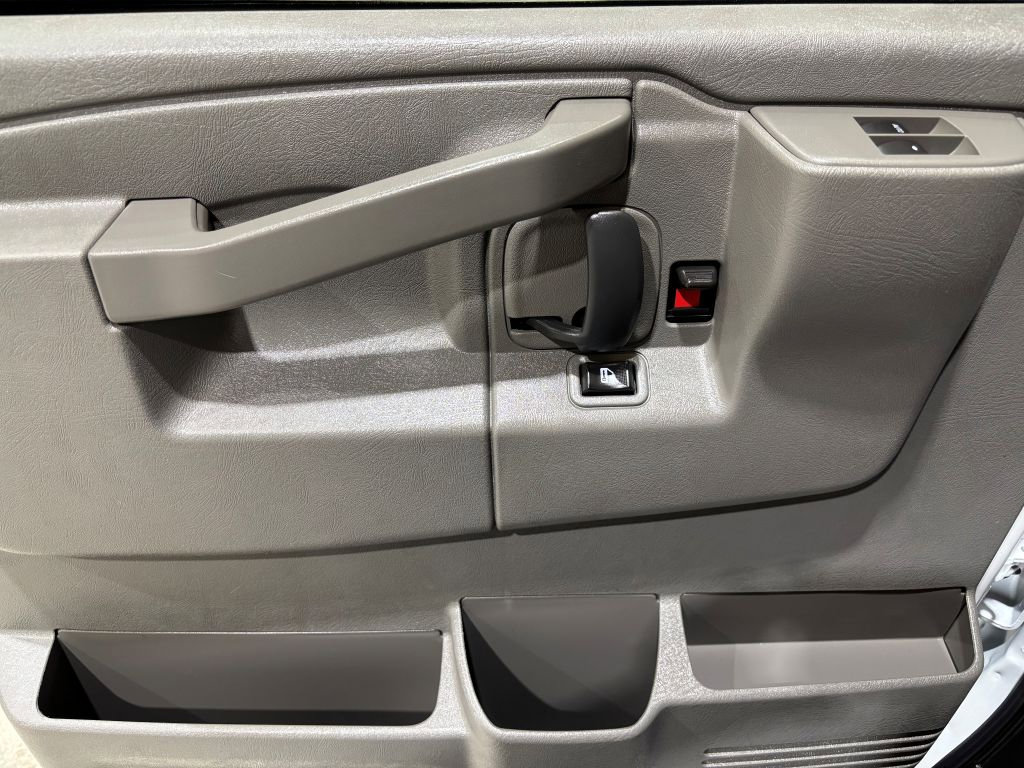 Used 2017 Chevrolet Express 2500 image 14