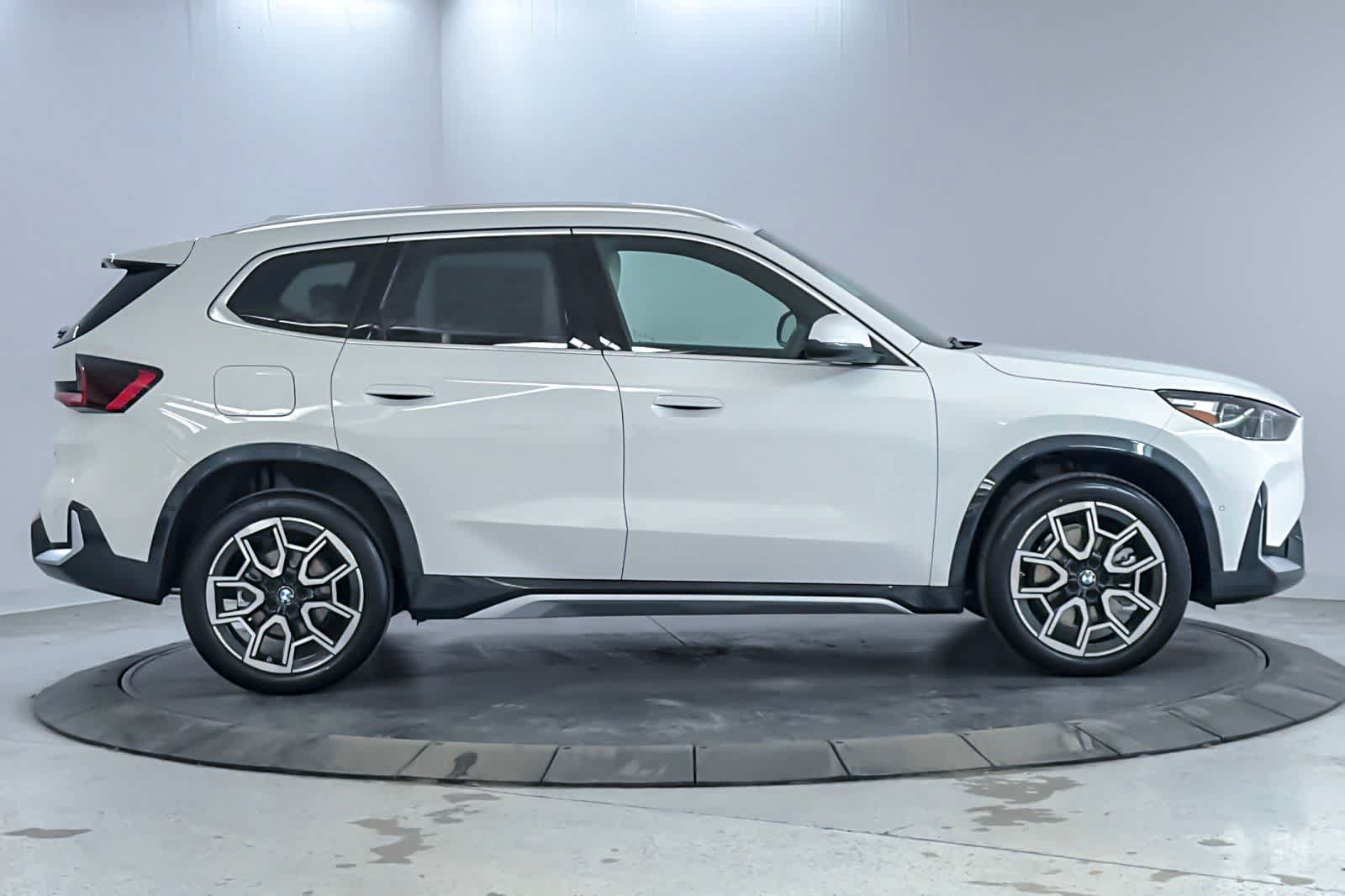 New 2026 BMW X1 xDrive28i w/ Convenience Package AWD/4WD image 8