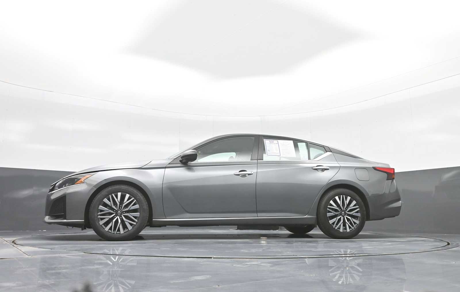 Used 2024 Nissan Altima 2.5 SV image 31