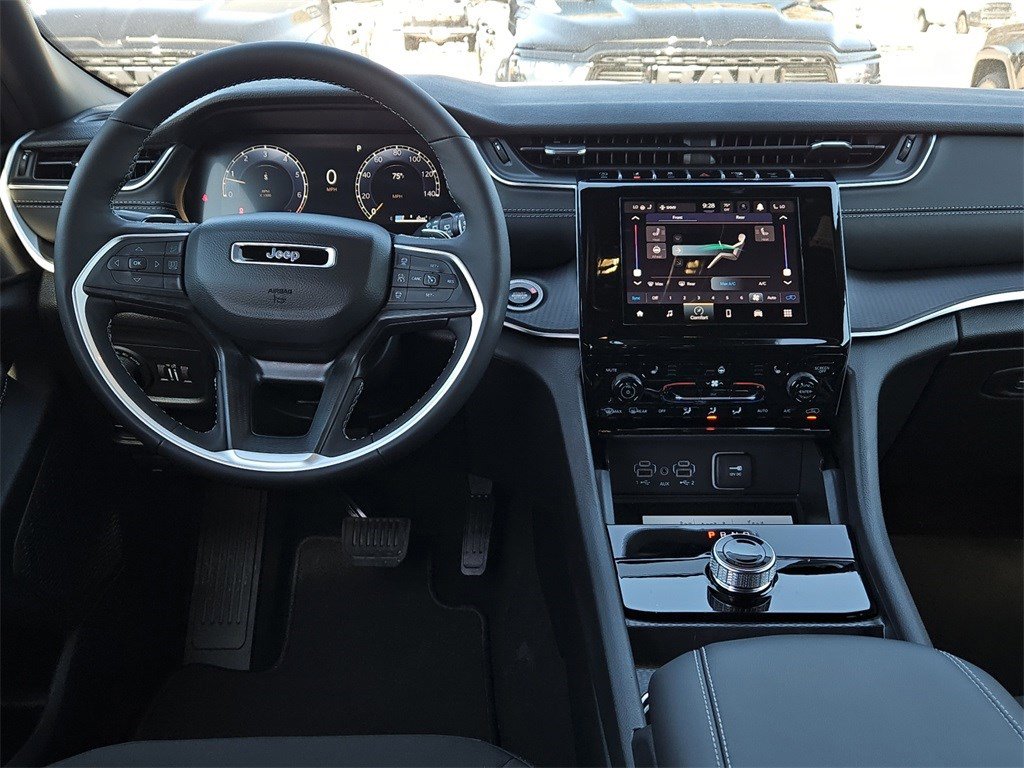 New 2025 Jeep Grand Cherokee L Laredo w/ Luxury Tech Group I image 16