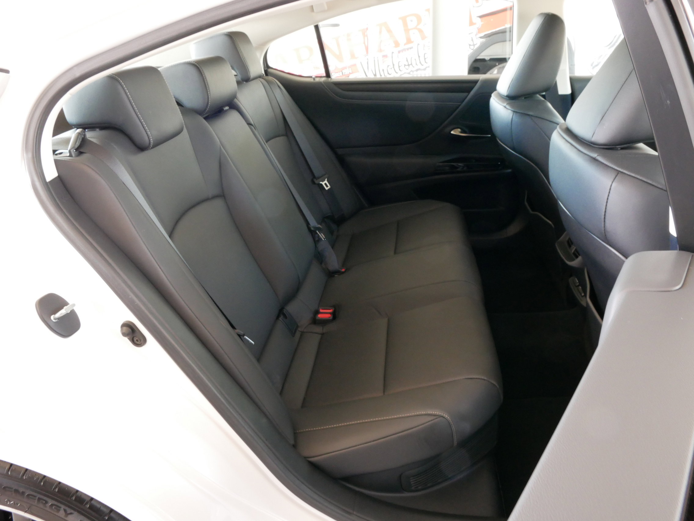 Certified 2025 Lexus ES 300h w/ Premium Package FWD image 14