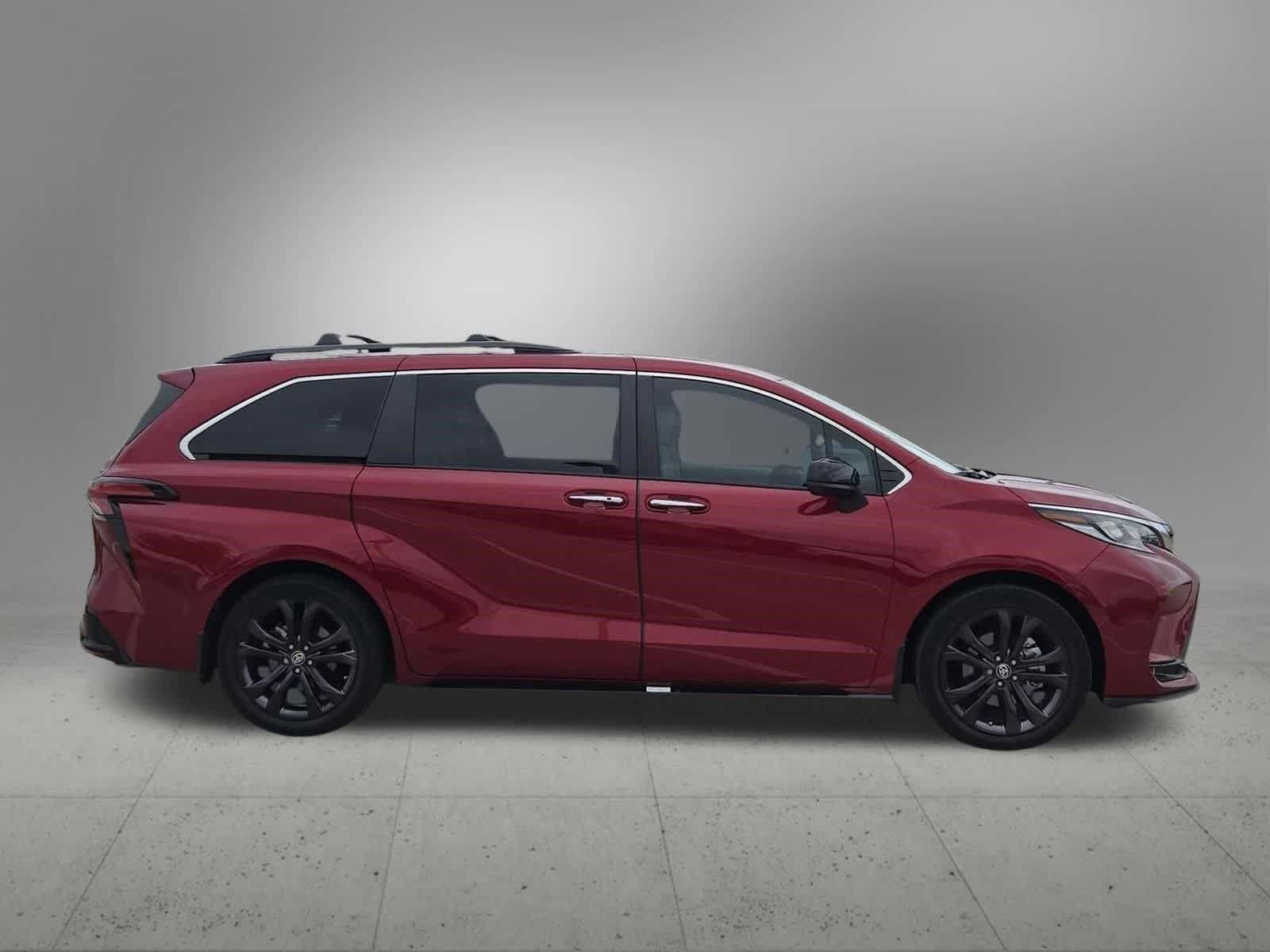 Used 2022 Toyota Sienna XSE w/ XSE Plus Package FWD image 7