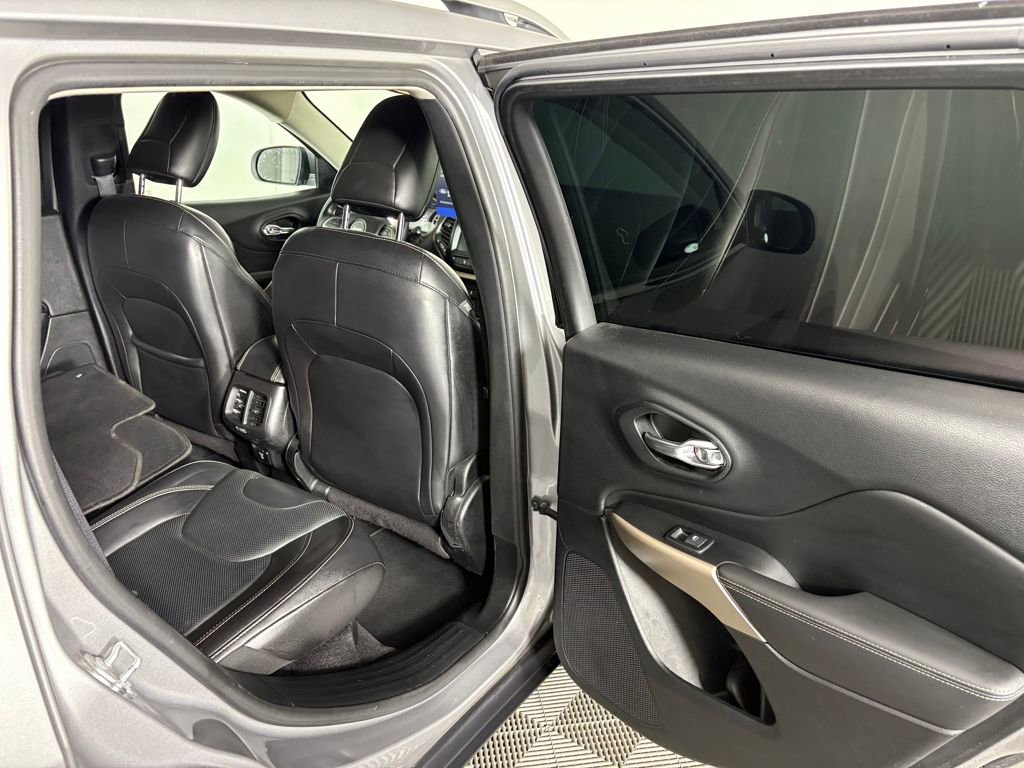 Used 2018 Jeep Cherokee Limited w/ Luxury Group image 33