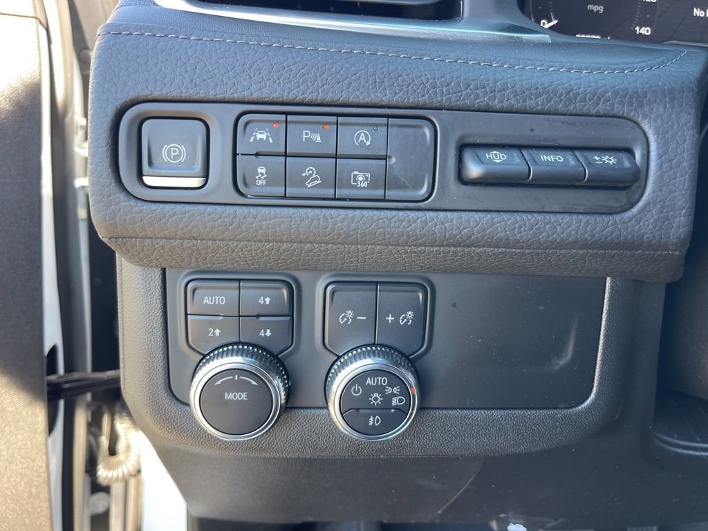 Used 2024 GMC Yukon XL Denali image 19