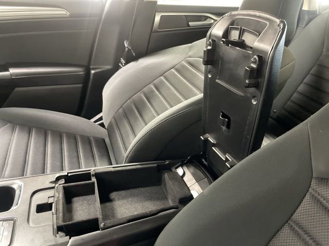 Used 2017 Ford Fusion SE w/ Fusion SE Technology Package image 21