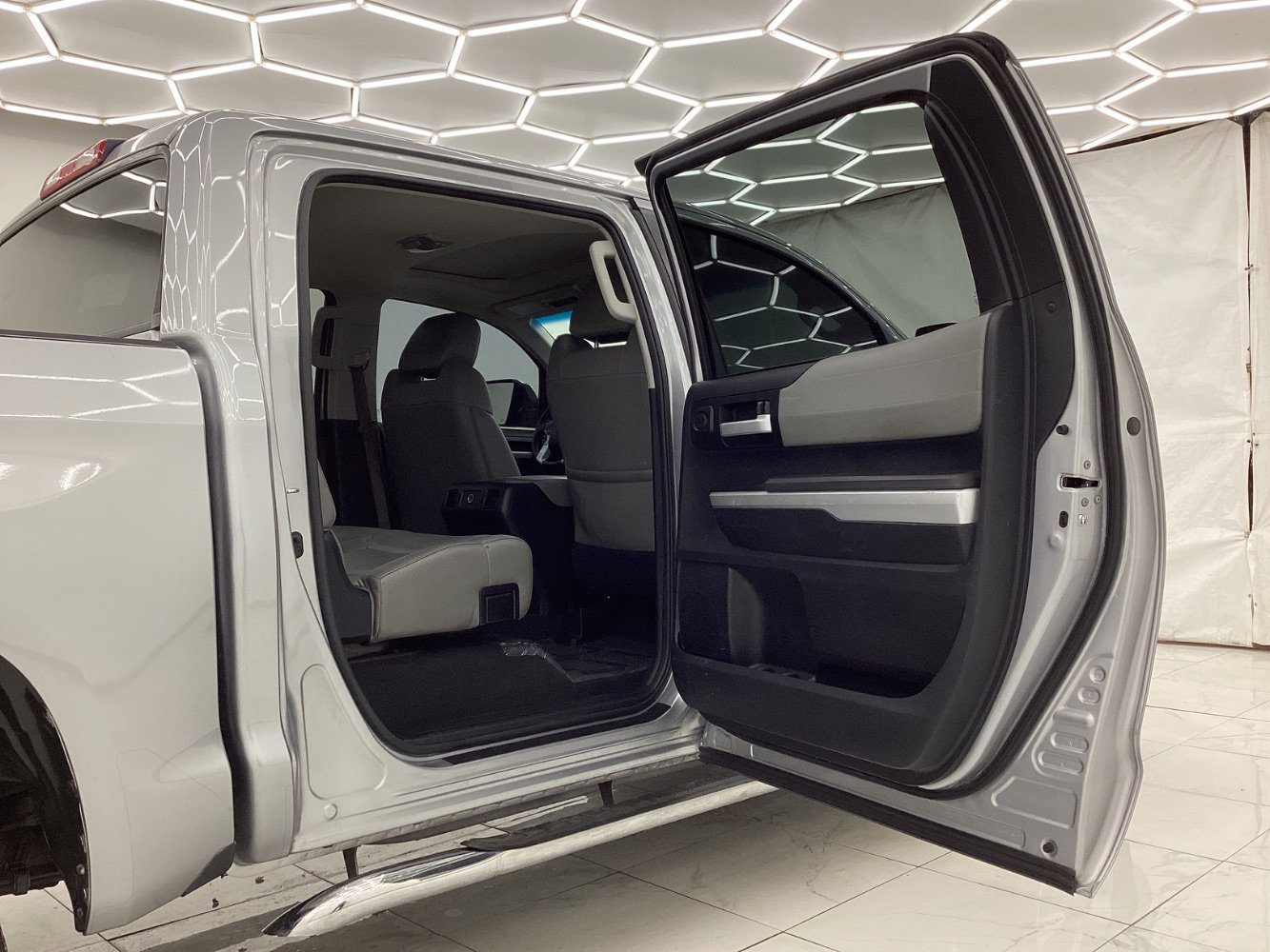 Used 2015 Toyota Tundra Limited w/ Limited Premium Package image 23