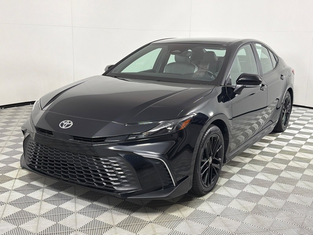 Used 2025 Toyota Camry SE FWD image 9