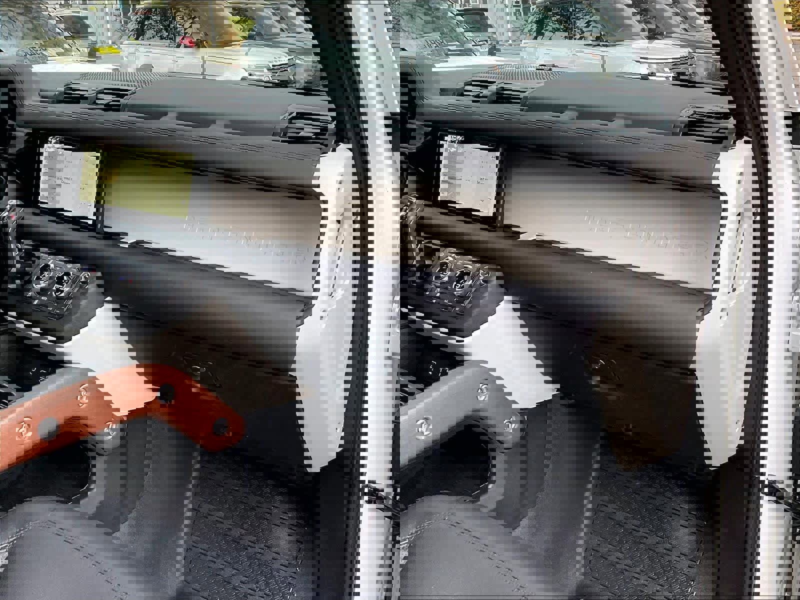 Used 2024 Land Rover Defender 110 S image 17