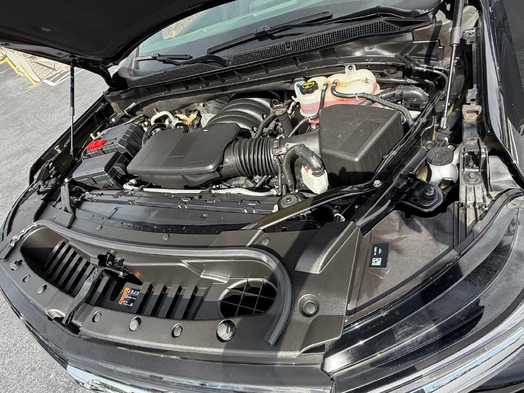 Used 2025 Chevrolet Suburban LS RWD image 21