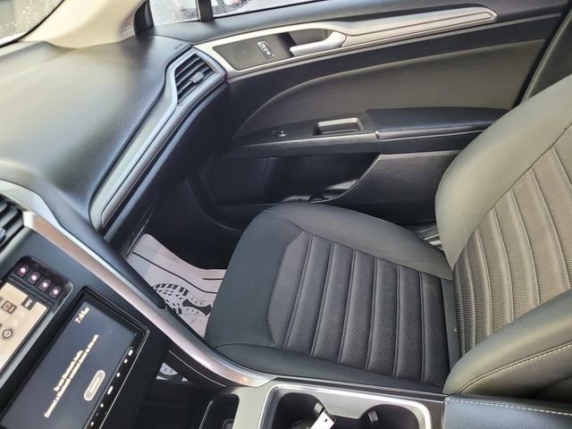 Used 2018 Ford Fusion SE image 12