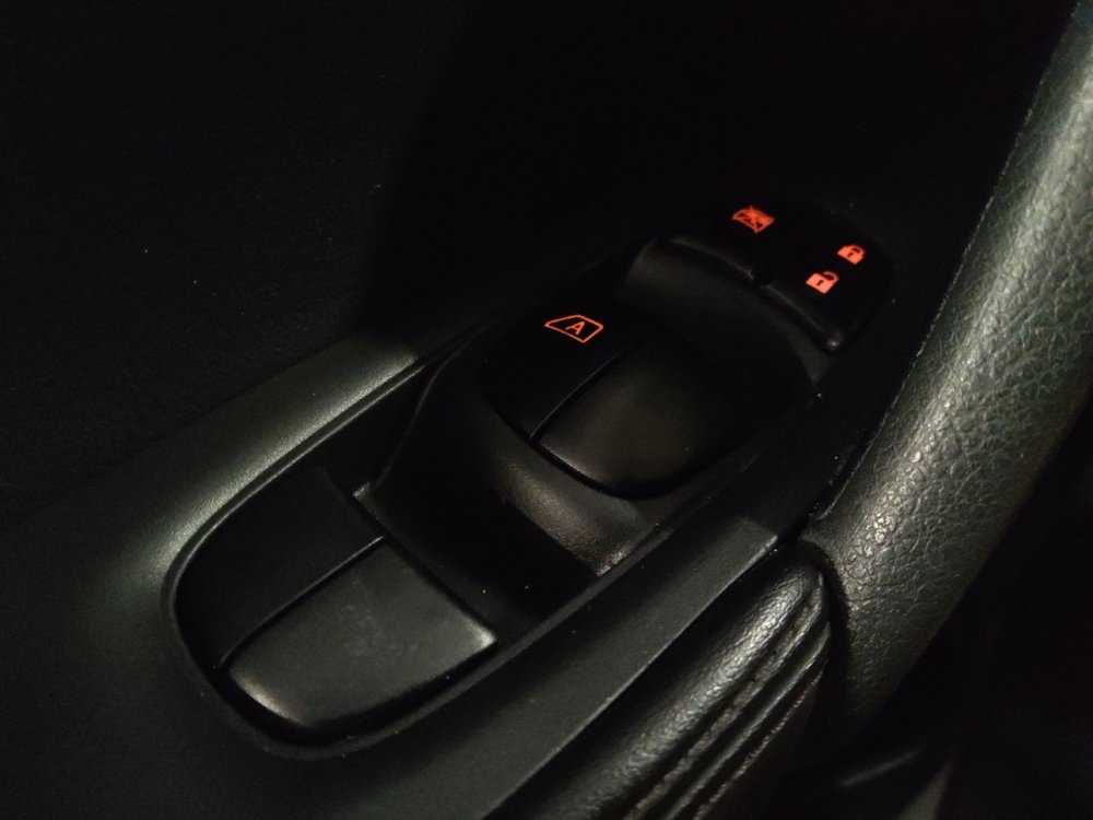 Used 2017 Nissan Rogue S image 27