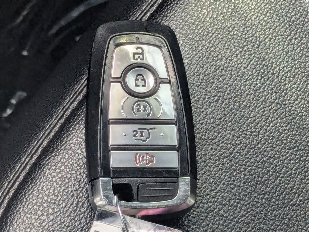 Used 2020 Ford Explorer XLT w/ Equipment Group 202A image 27