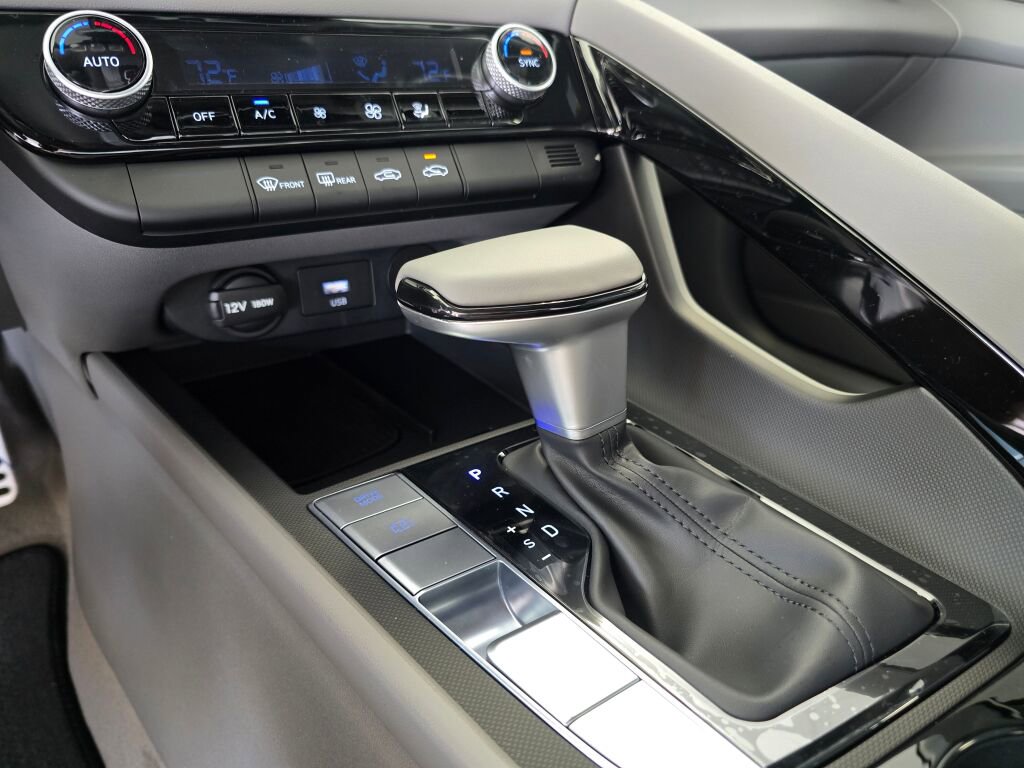 New 2025 Hyundai Elantra SEL image 24