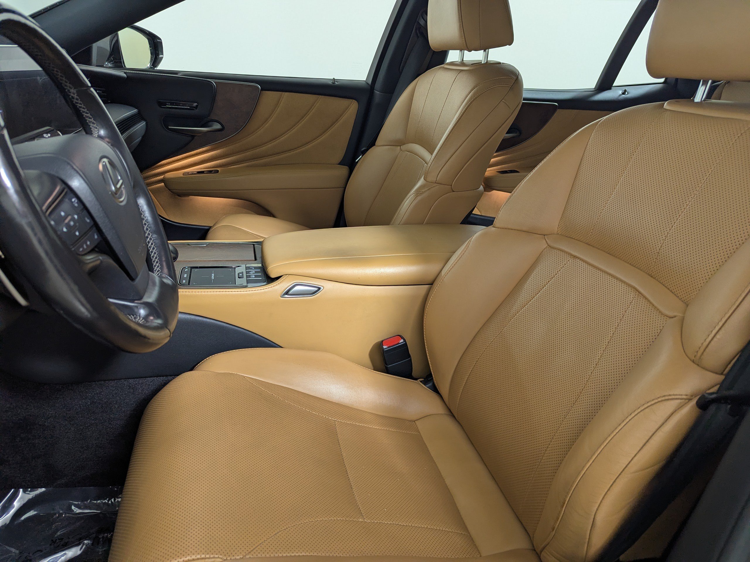 Used 2021 Lexus LS 500 w/ Accessory Package (Z2) RWD image 20