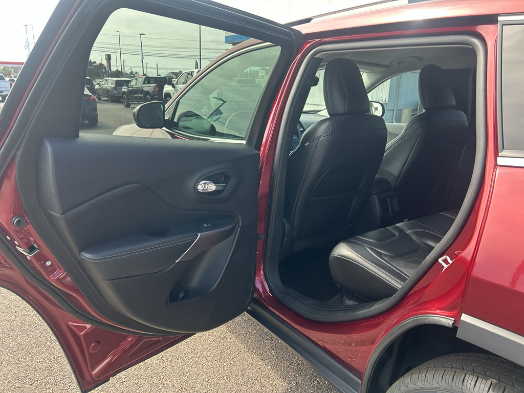 Used 2021 Jeep Cherokee Latitude Plus AWD/4WD image 33