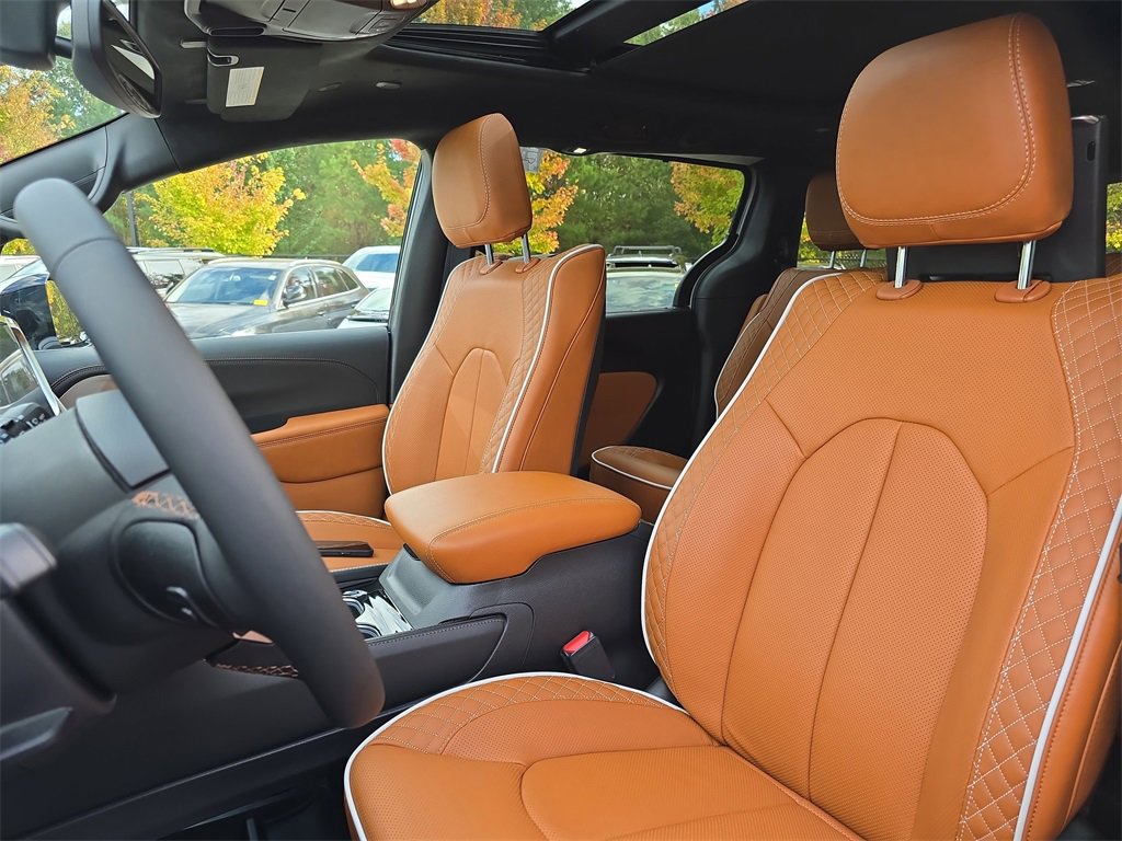 New 2026 Chrysler Pacifica Pinnacle w/ Trailer Tow Group image 16