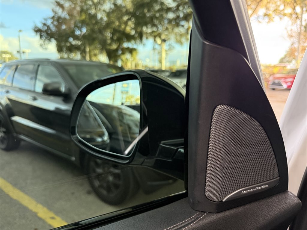 Used 2020 BMW X7 M50i w/ Executive Package image 36