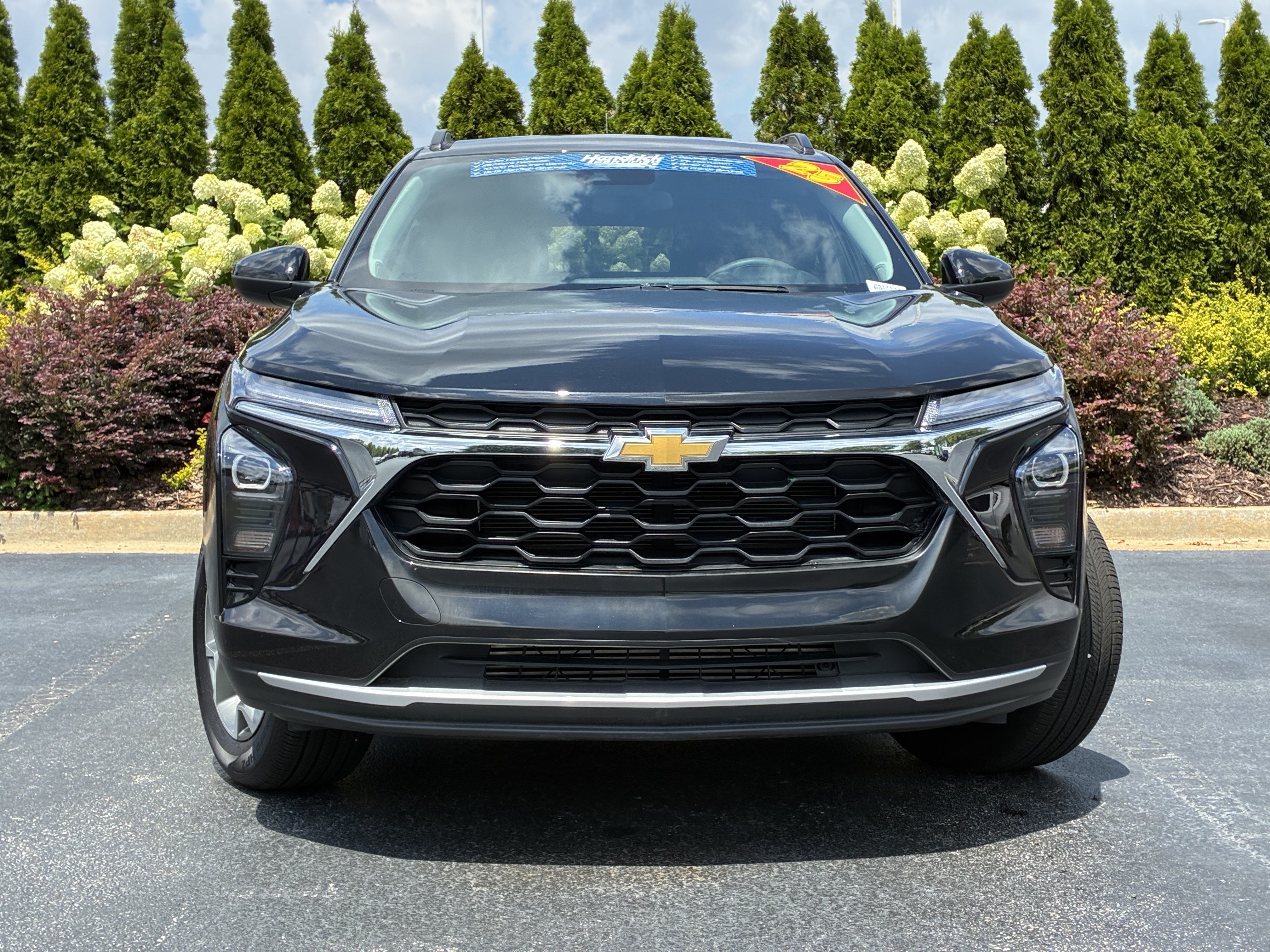 Used 2025 Chevrolet Trax LT FWD image 5